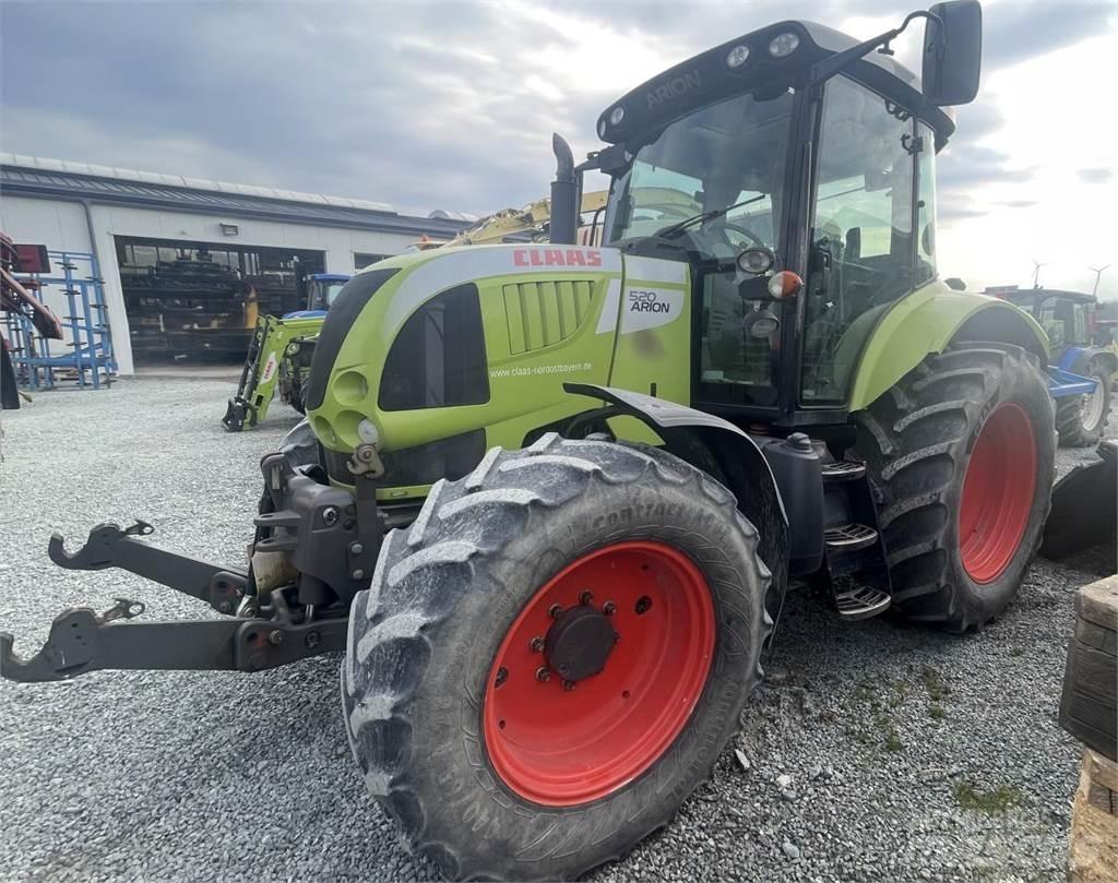 CLAAS Arion 520 Traktori