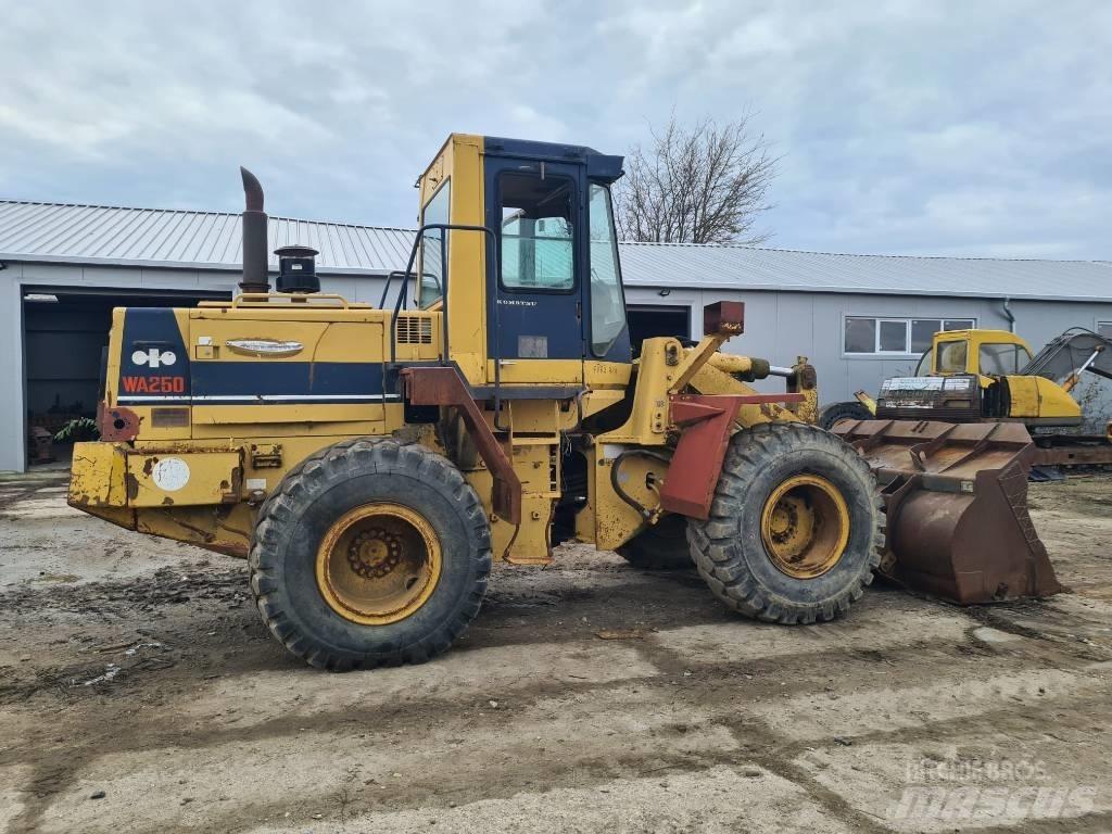 Komatsu WA 250 Utovarivači na točkove