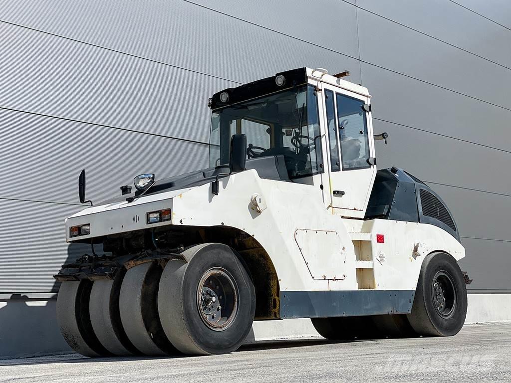 Bomag BW 24 RH Gumeni valjci na točkovima
