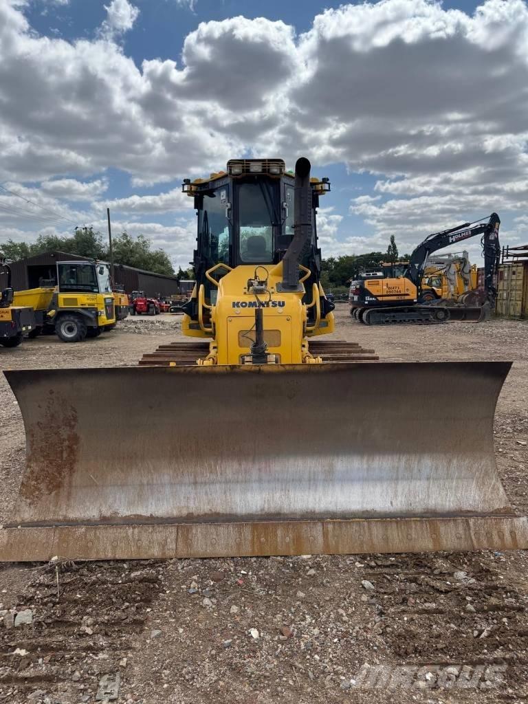 Komatsu D51PX-24 Buldožeri guseničari