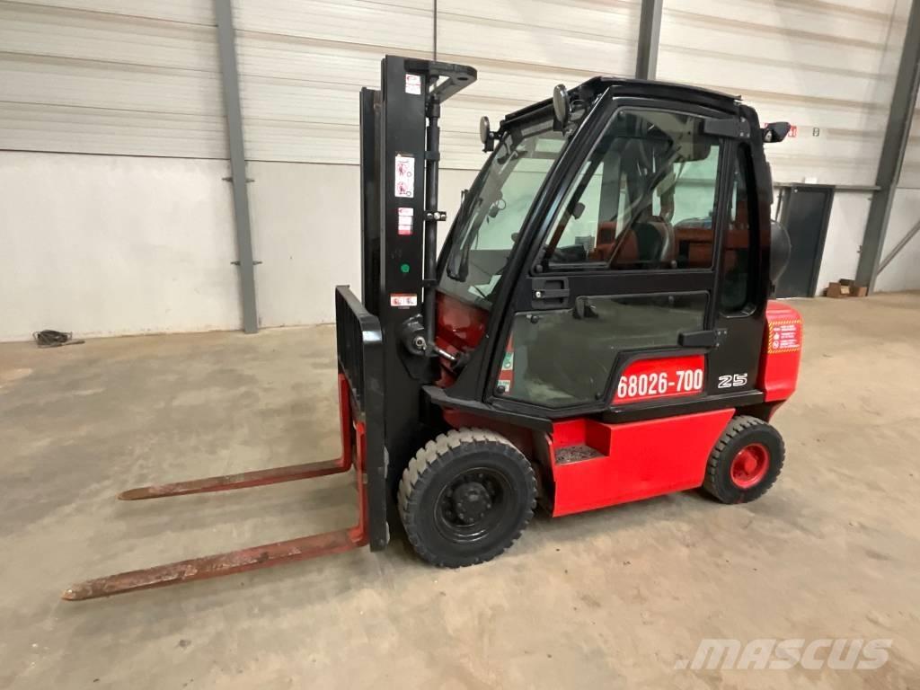 Nissan U1 D2 A 25 LQ Plinski viljuškari