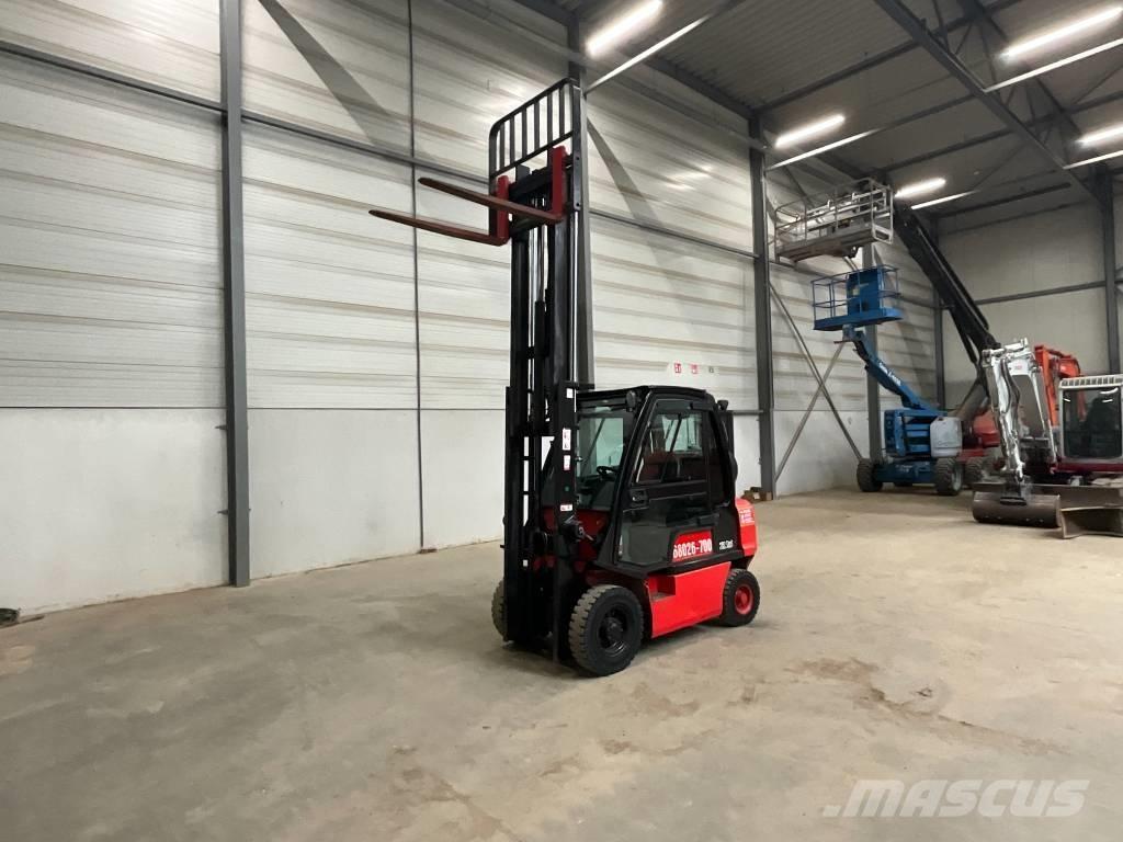 Nissan U1 D2 A 25 LQ Plinski viljuškari
