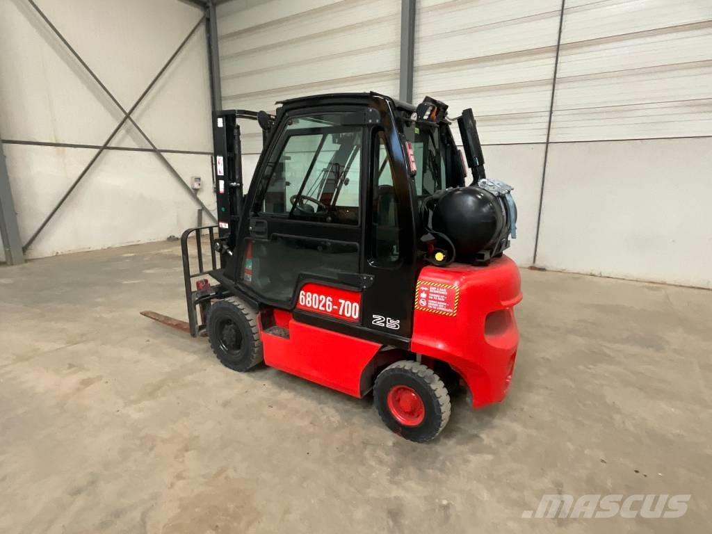 Nissan U1 D2 A 25 LQ Plinski viljuškari
