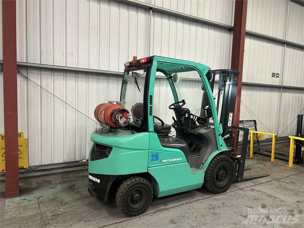Mitsubishi FG25N Plinski viljuškari