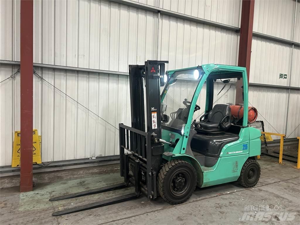 Mitsubishi FG25N Plinski viljuškari