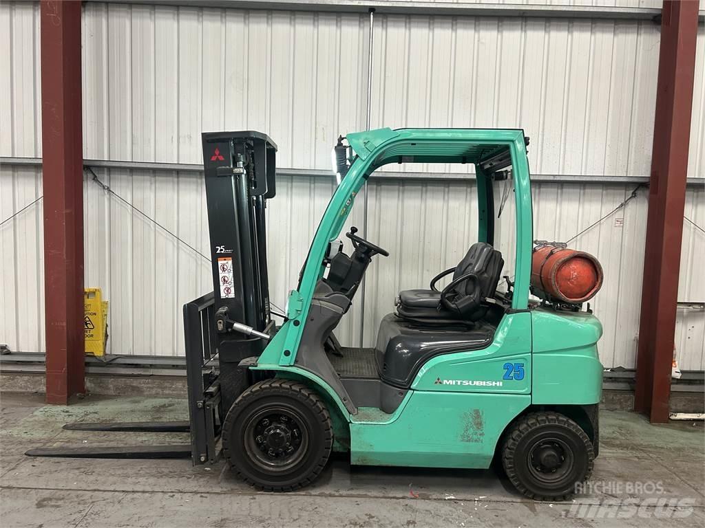 Mitsubishi FG25N Plinski viljuškari