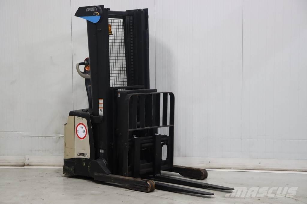 Crown SHR5520-1.13 Ručni električni viljuškar