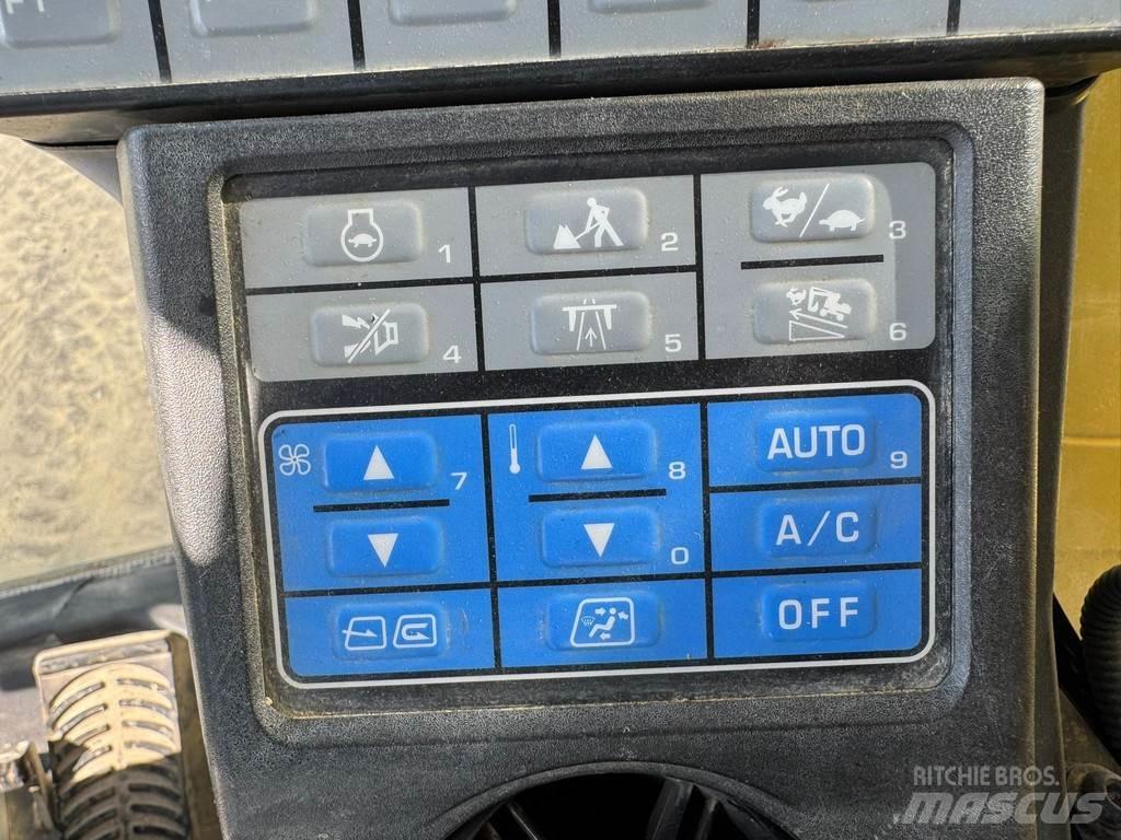 Komatsu PW180-11 Bageri točkaši