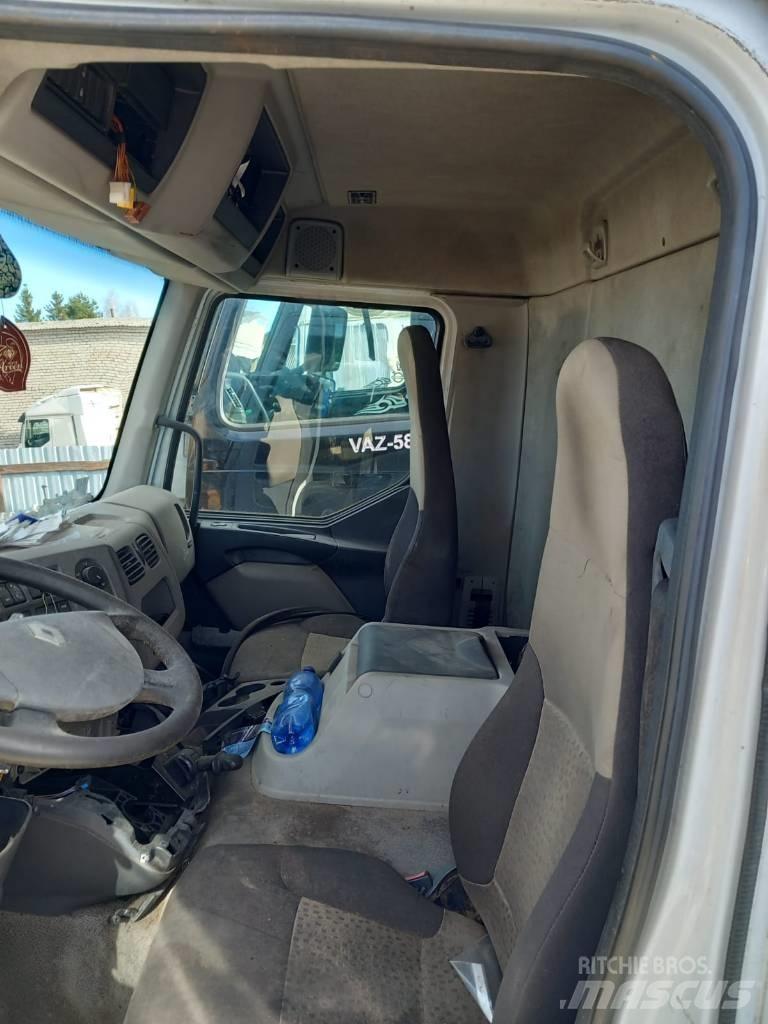 Renault Midlum 240 Kabine i unutrašnjost