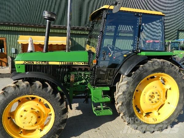 John Deere 2250 Traktori