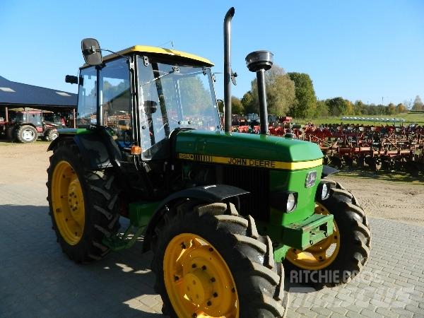John Deere 2250 Traktori