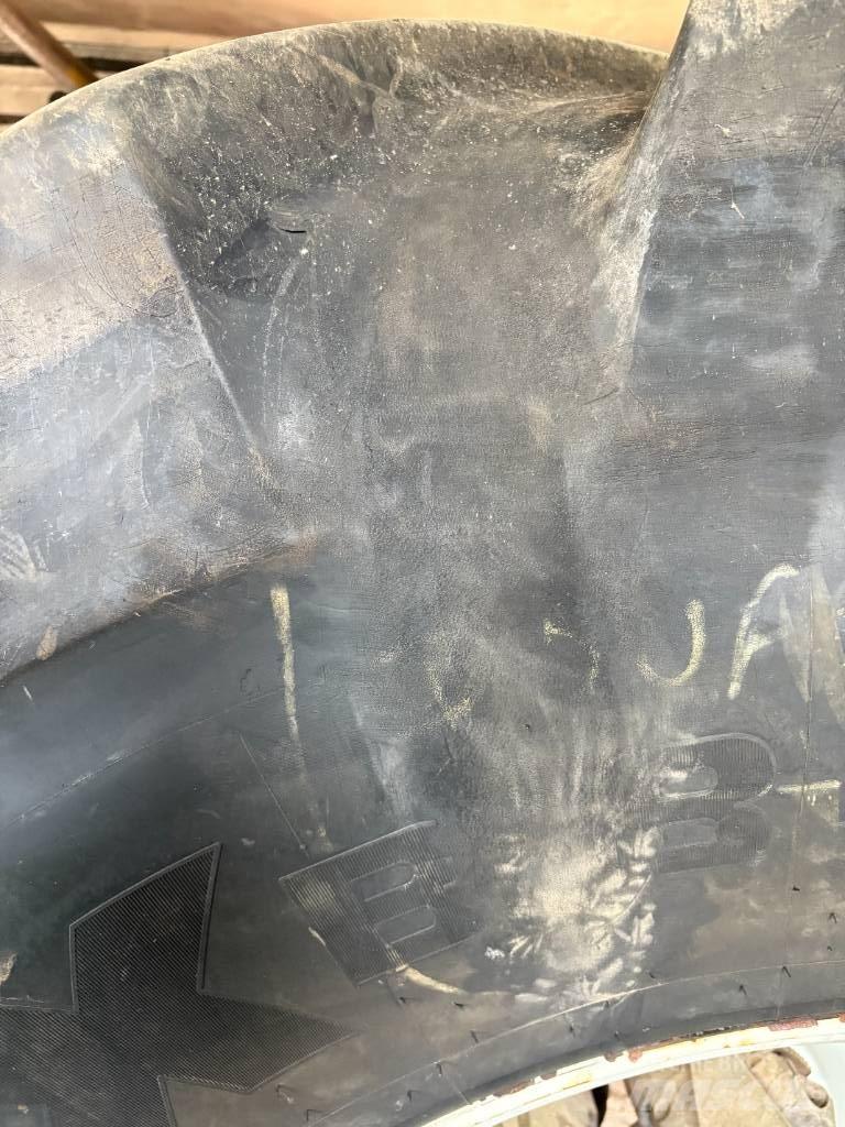 Michelin 800/70R32 Gume, točkovi i felne