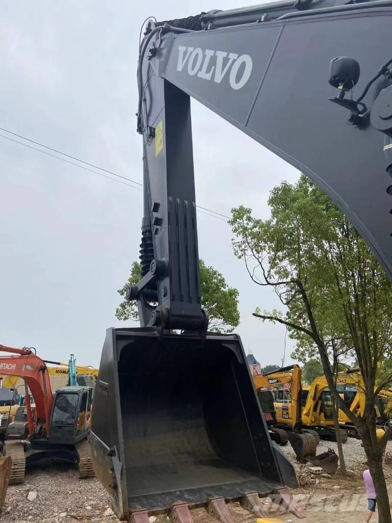 Volvo EC210D Bageri guseničari
