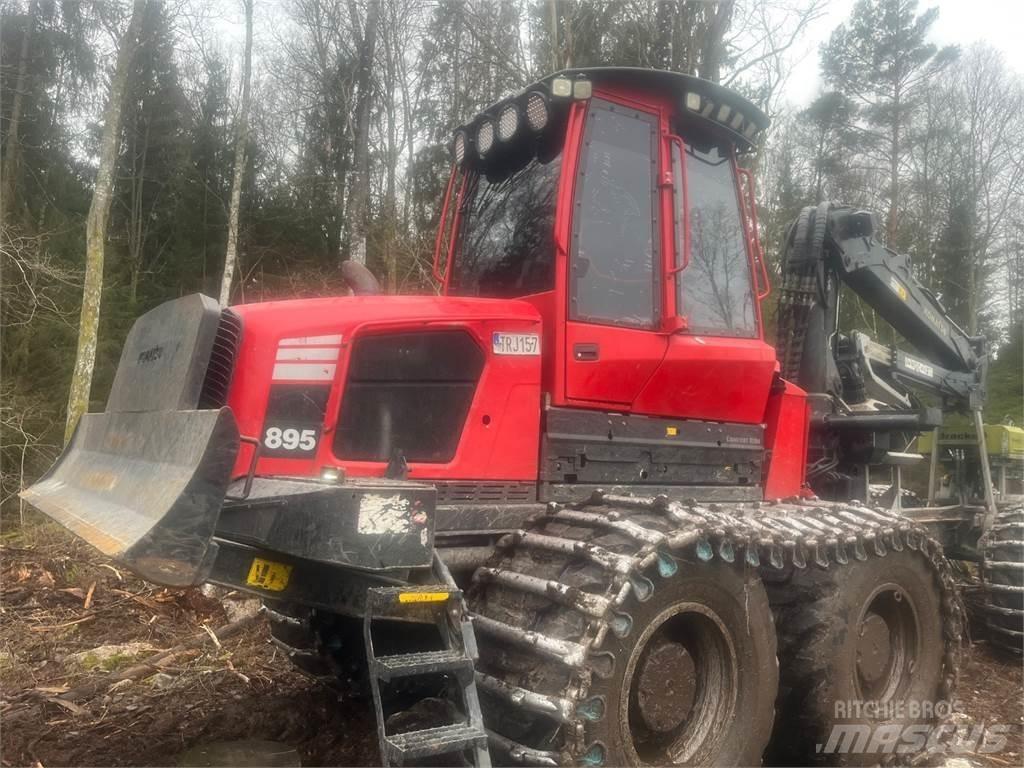 Komatsu 895 Forvarderi