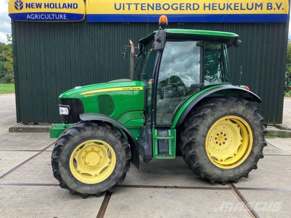 John Deere 5100 R Traktori