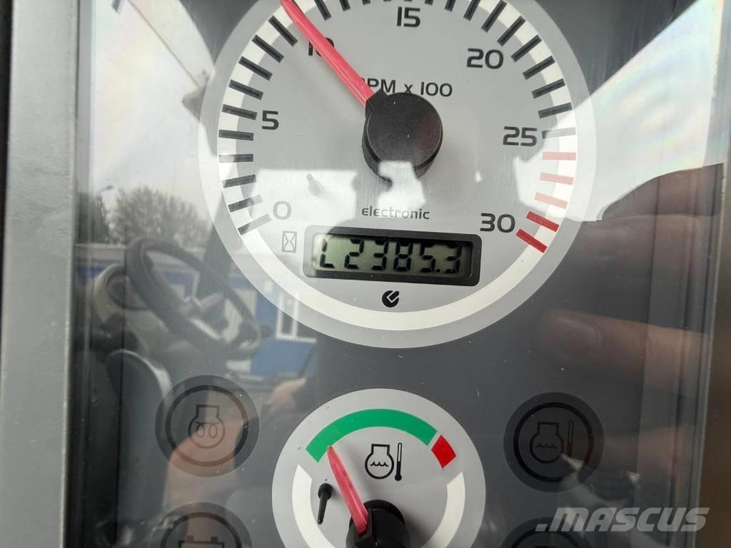 Komatsu WB 93 S-5 Rovokopači