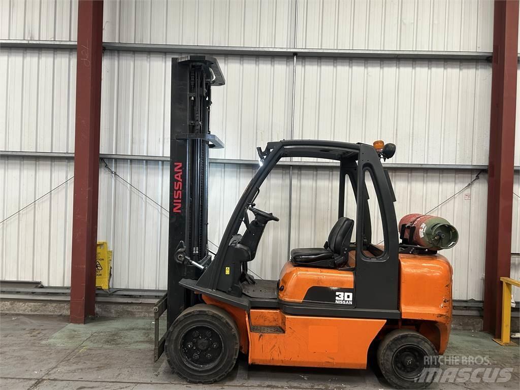Nissan UGDO2A30PQ Plinski viljuškari
