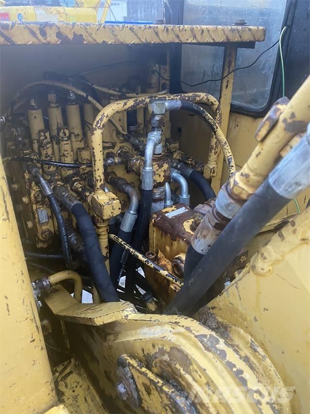 CAT E70B Bageri guseničari