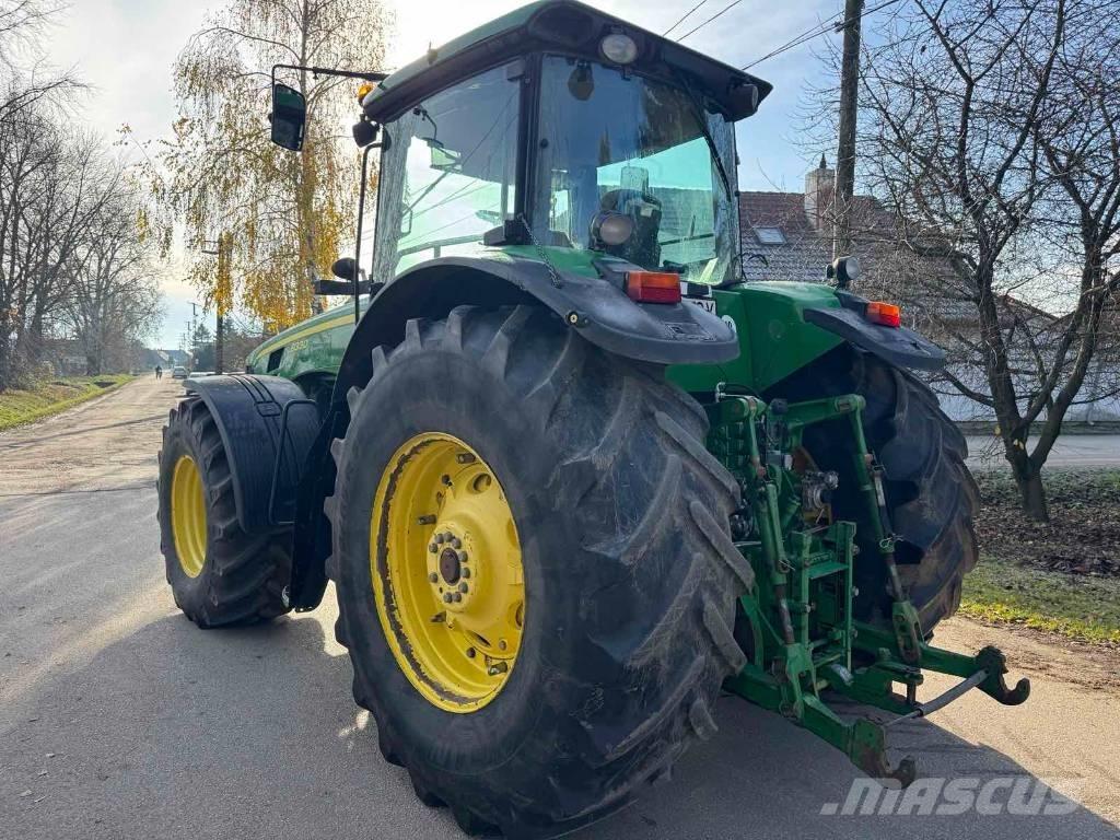 John Deere 8330 Traktori