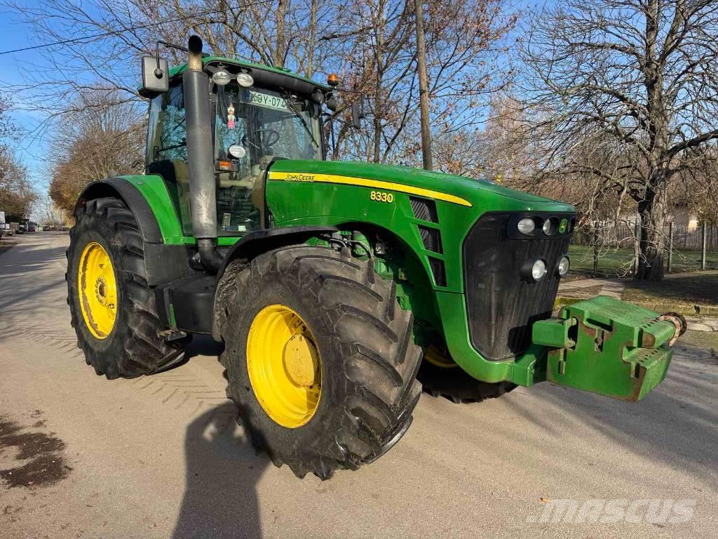 John Deere 8330 Traktori