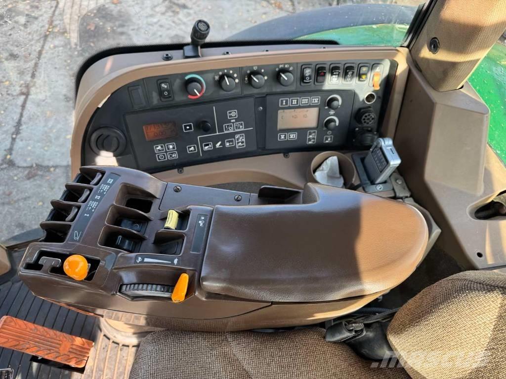 John Deere 8330 Traktori