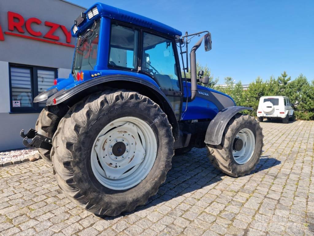 Valtra T 140 Traktori