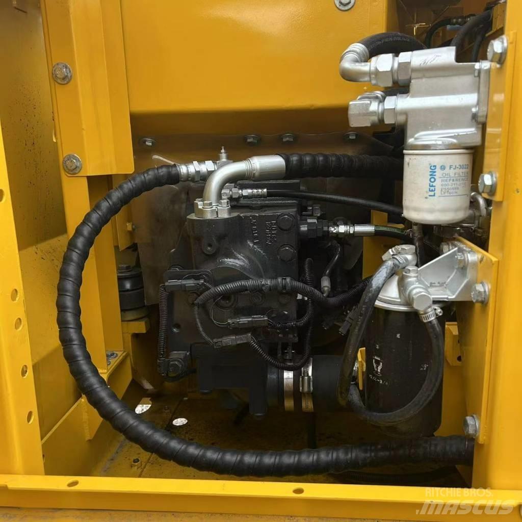 Komatsu 130-7 Bageri guseničari