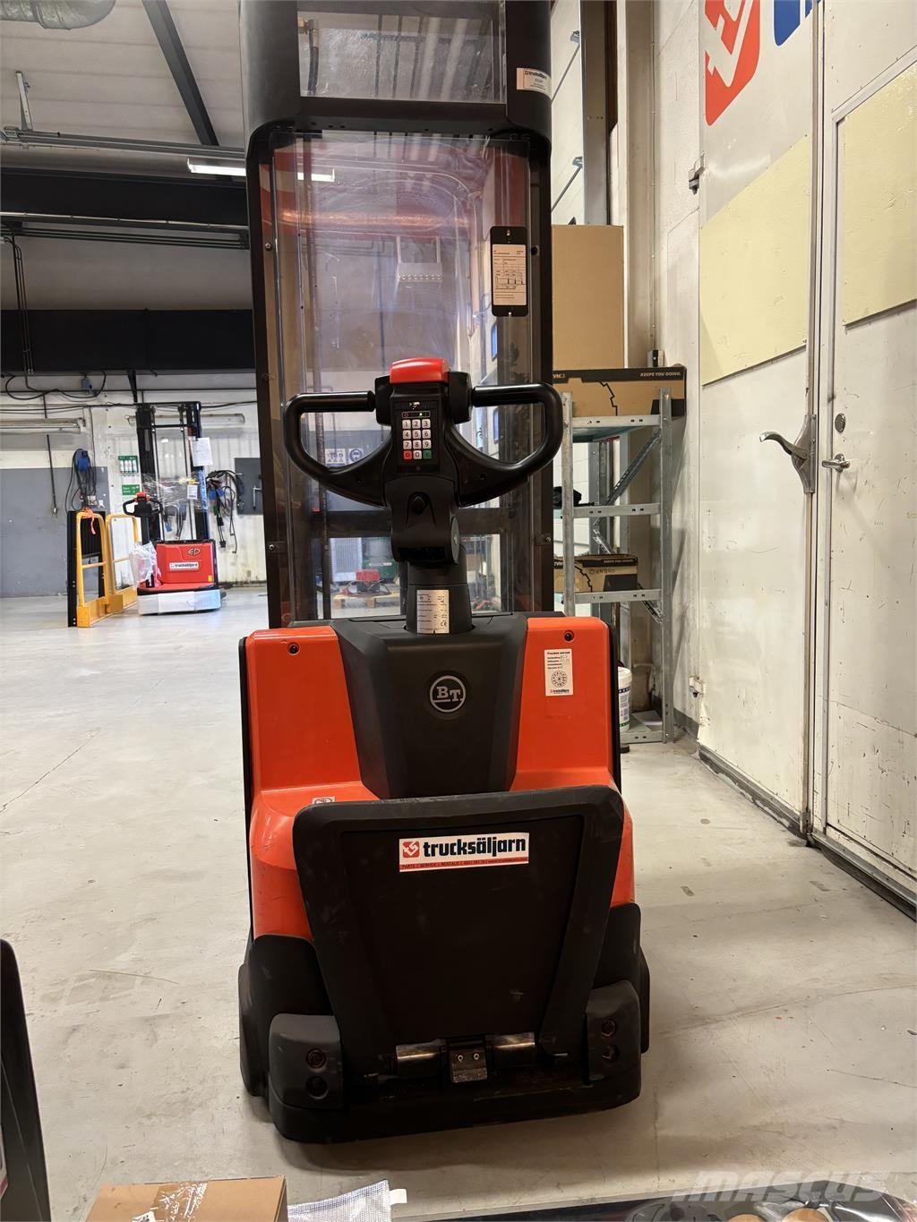 Toyota SWE120 Samopogonski ručni viljuškari