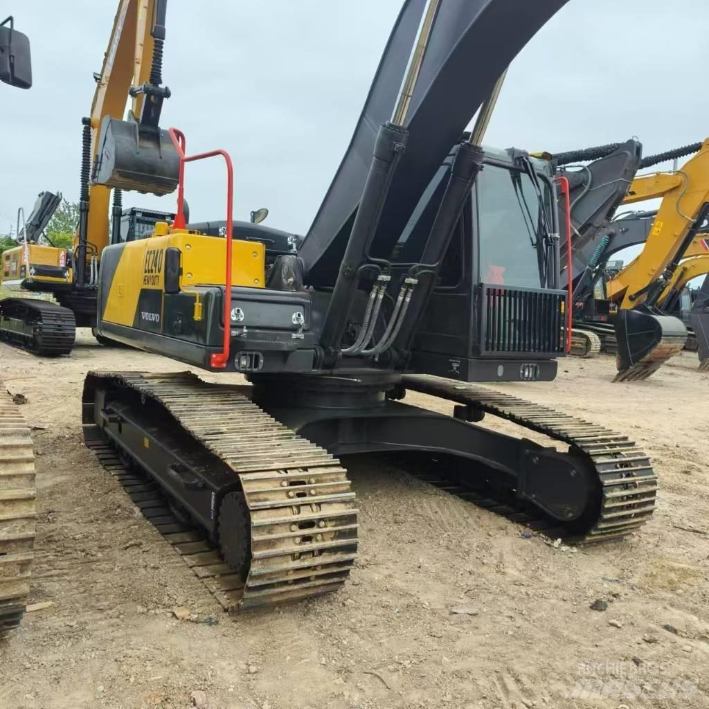 Volvo EC 240 Bageri guseničari