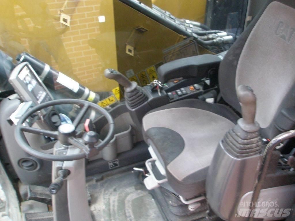CAT M318D Bageri točkaši