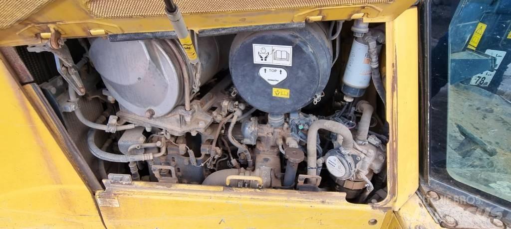 Komatsu D 65 PX-17 Buldožeri guseničari