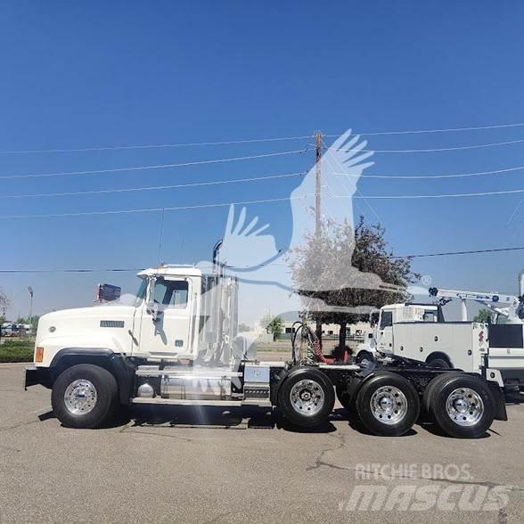 Mack CL733 Tegljači