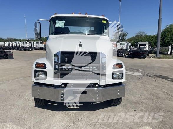 Mack MD6 Tegljači