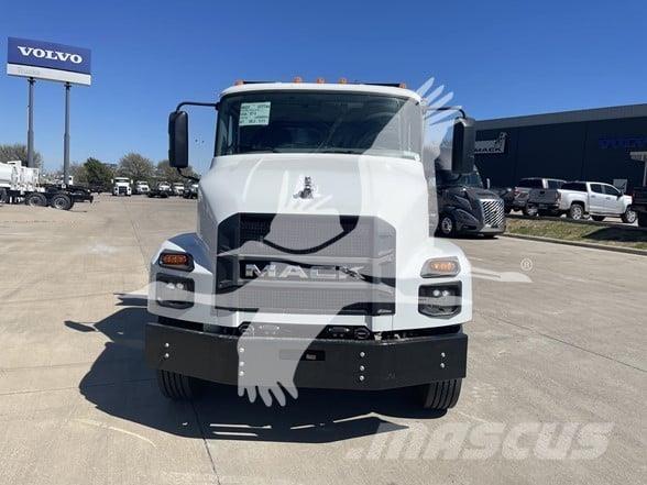 Mack MD7 Kiperi kamioni