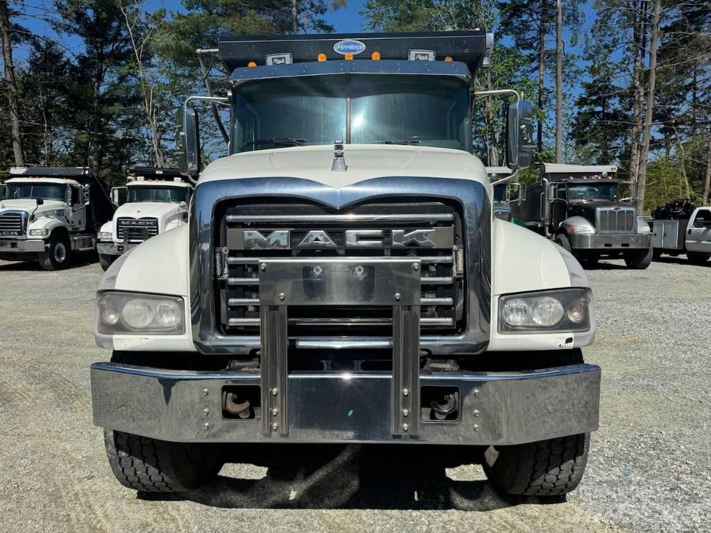 Mack GU713 Kiperi kamioni