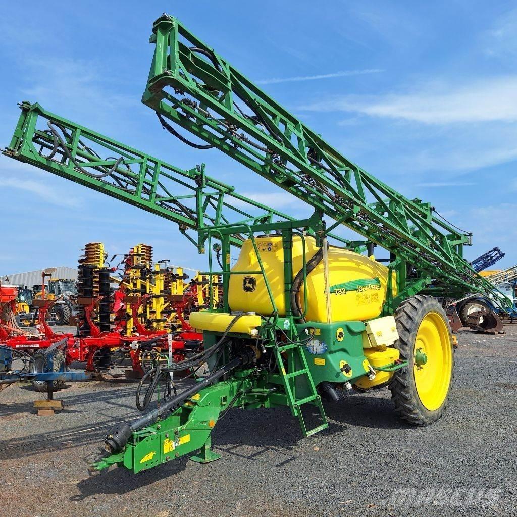 John Deere 732 Vučene prskalice