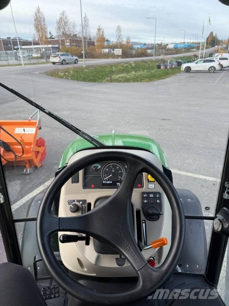 John Deere 3046 R Manji traktori