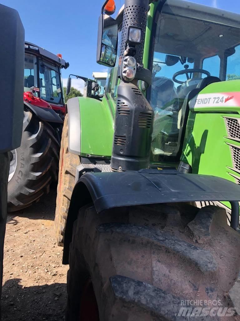 Fendt 724 Vario S4 Traktori