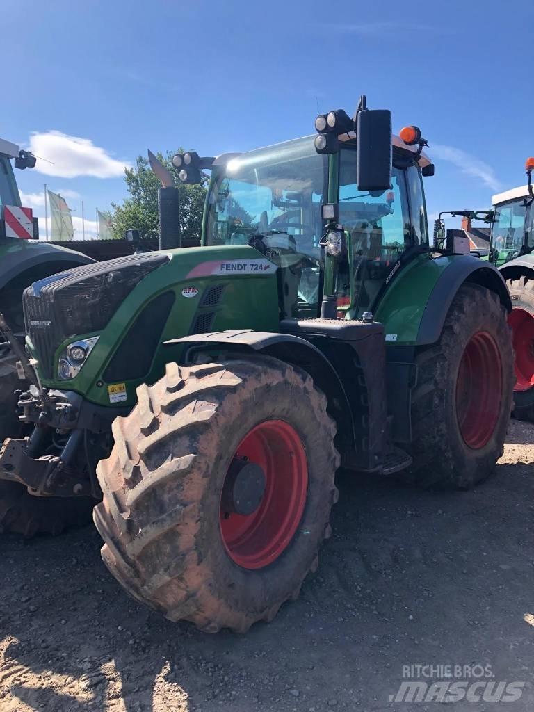 Fendt 724 Vario S4 Traktori