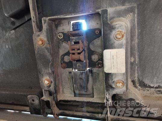 CAT TH337 mask Kabine i unutrašnjost