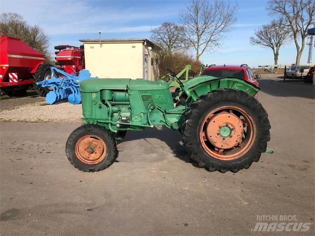 Deutz-Fahr D25 S Traktori