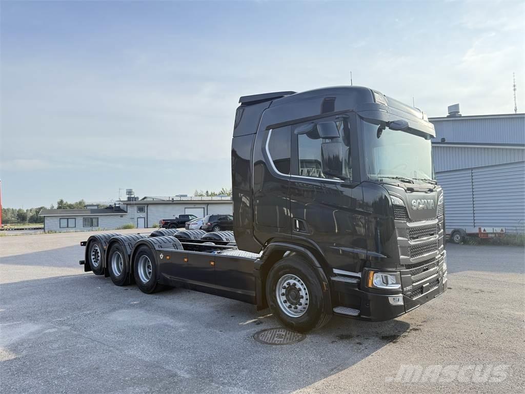 Scania R590 8x4 Rol kiper kamioni sa kukom za podizanje tereta