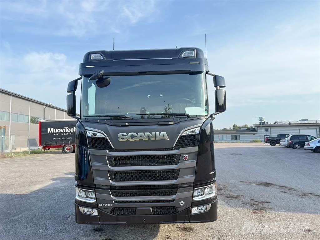 Scania R590 8x4 Rol kiper kamioni sa kukom za podizanje tereta