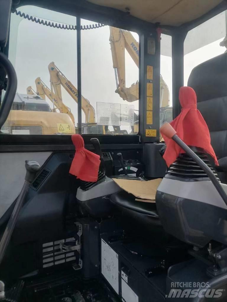 Komatsu PC56-7 Bageri guseničari