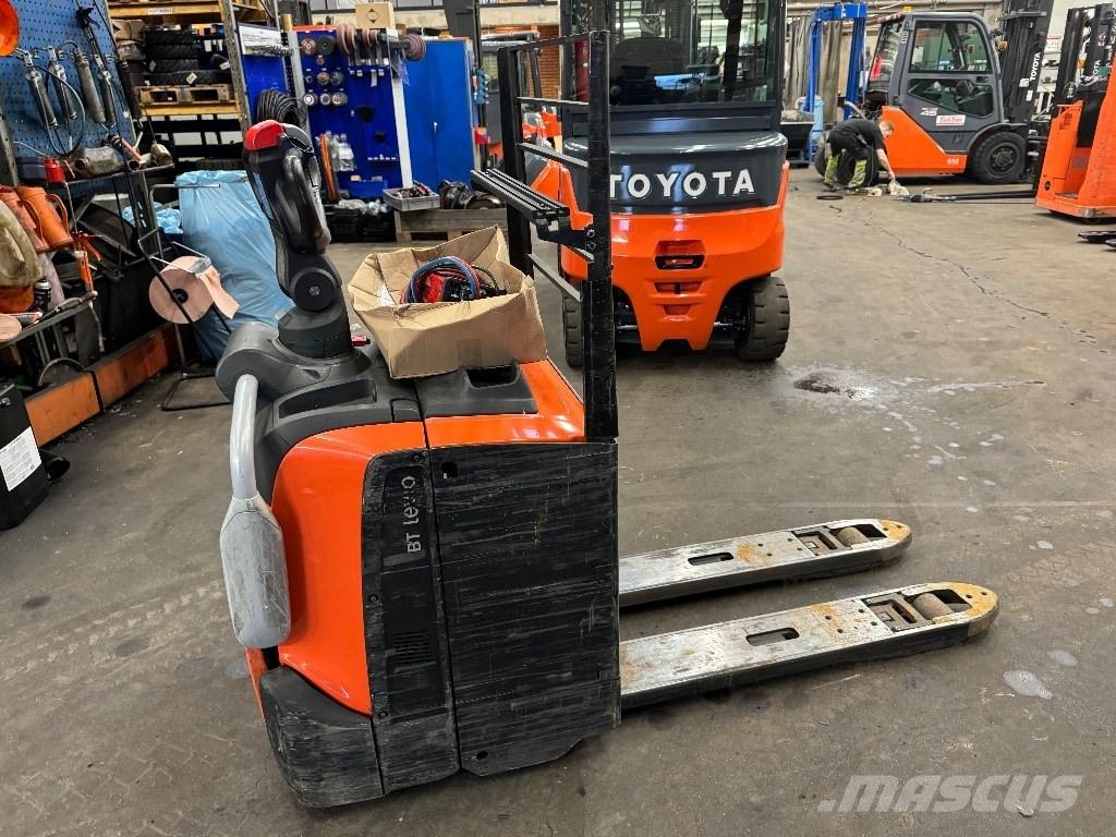 Toyota LPE220 Nisko podizni električni viljuškar sa stajalištom