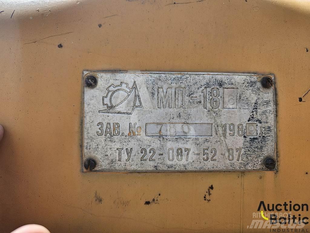  T - 130 Buldožeri guseničari