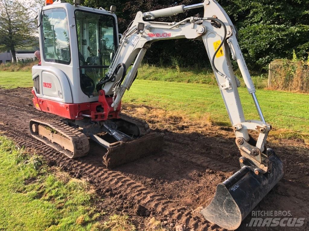 Takeuchi TB 225 Mini bageri < 7t