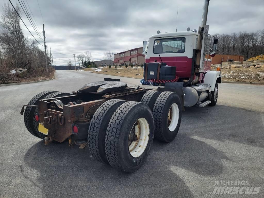 Mack RW613 Tegljači