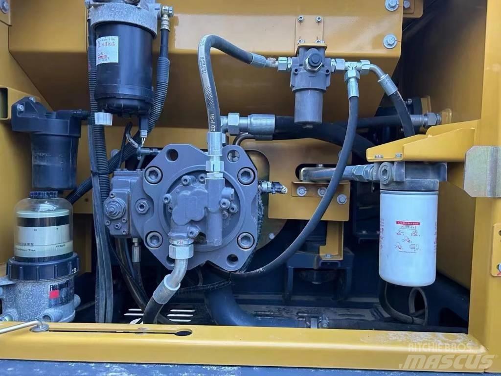 XCMG XE 200 DA Bageri guseničari