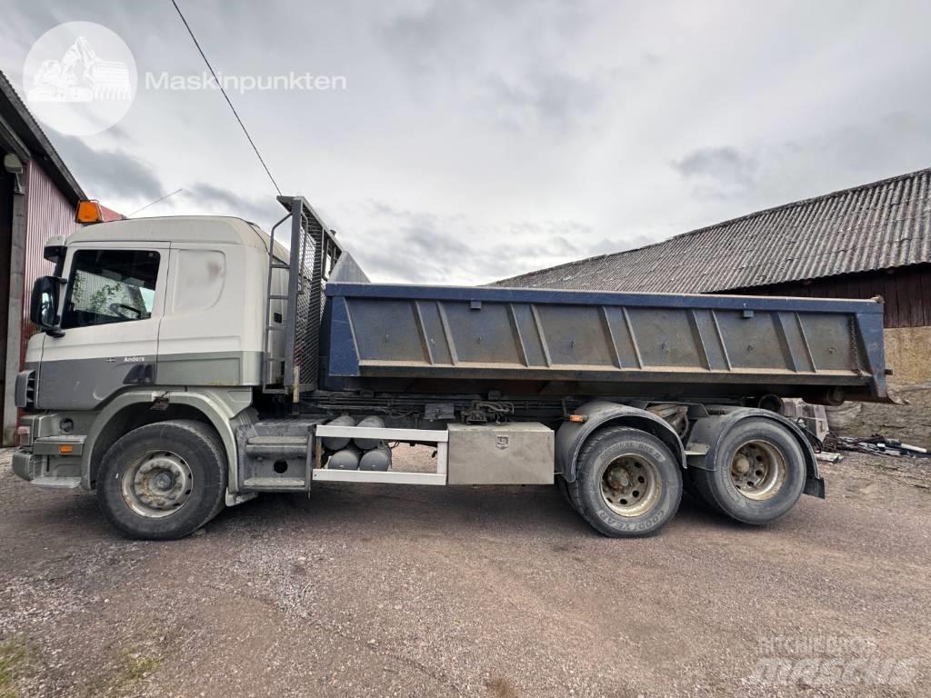 Scania P 124-360 Rol kiper kamioni sa kukom za podizanje tereta